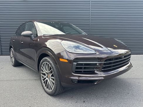 Certified 2022 Porsche Cayenne Platinum Edition image 14