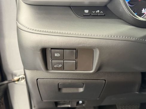 Used 2023 Toyota Highlander LE AWD/4WD image 16