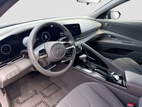 Used 2024 Hyundai Elantra SEL FWD image 9