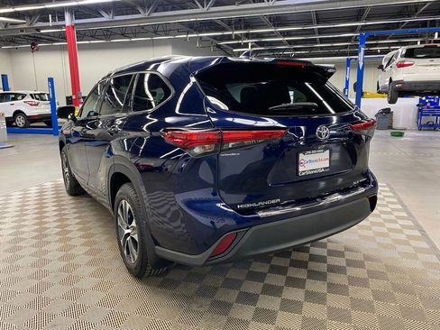 Used 2022 Toyota Highlander XLE image 5