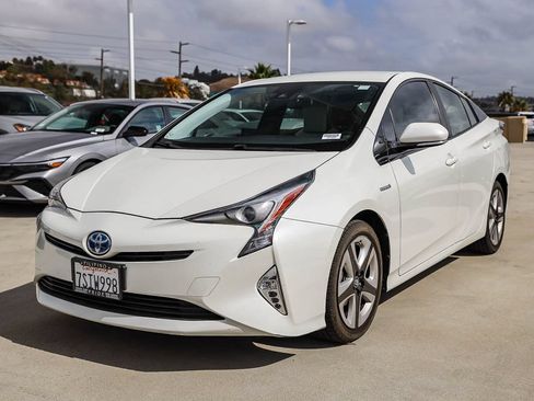 Used 2016 Toyota Prius Three Touring FWD image 3