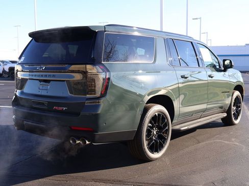 New 2026 Chevrolet Suburban RST image 8