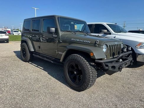 Used 2015 Jeep Wrangler Unlimited Rubicon w/ Connectivity Group AWD/4WD image 12