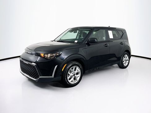 Used 2025 Kia Soul LX w/ LX Technology Package image 3