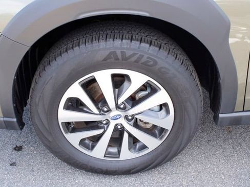 Used 2025 Subaru Outback Premium AWD/4WD image 12