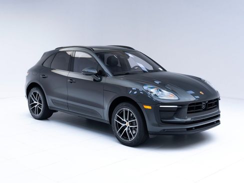 Certified 2025 Porsche Macan image 7