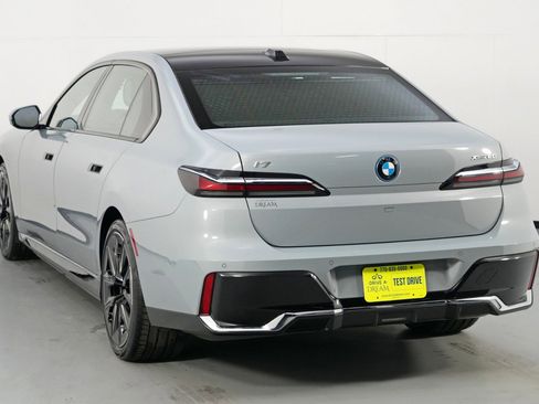 Used 2023 BMW i7 xDrive60 w/ Executive Package 2 AWD/4WD image 65