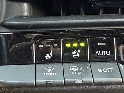 Used 2023 Toyota Crown Limited image 24