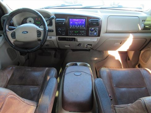 Used 2006 Ford F350 Lariat image 12