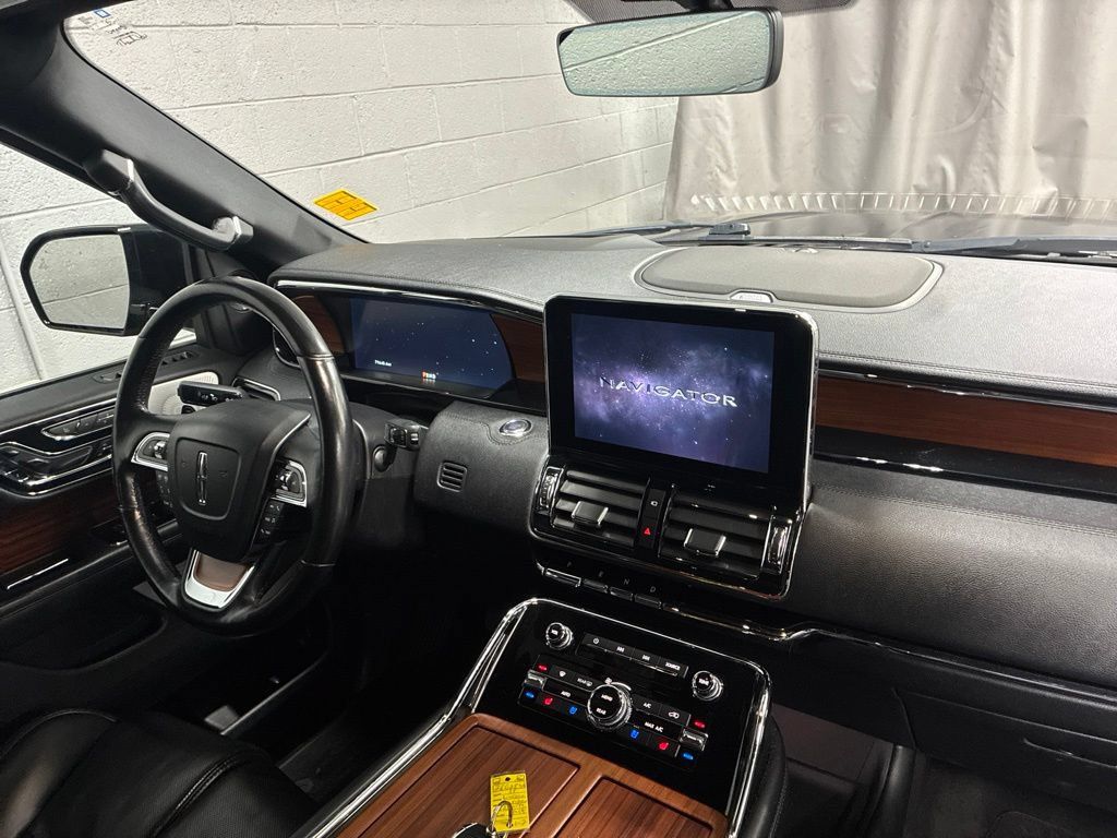 Used 2019 Lincoln Navigator L Reserve w/ Cargo Package AWD/4WD image 9