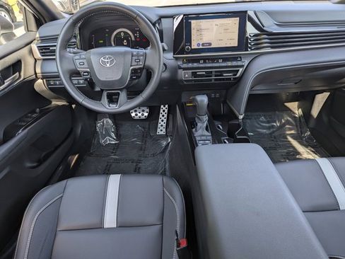 Used 2025 Toyota Camry SE image 19
