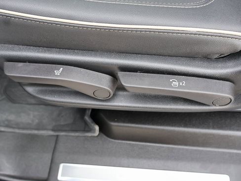 Used 2023 GMC Yukon XL SLT w/ SLT Premium Package image 28