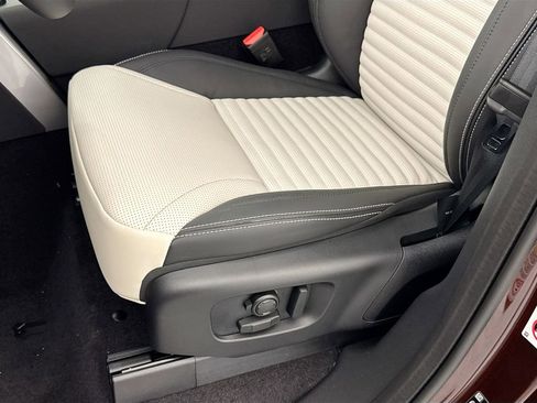 New 2026 Land Rover Discovery Limited Edition AWD/4WD image 20