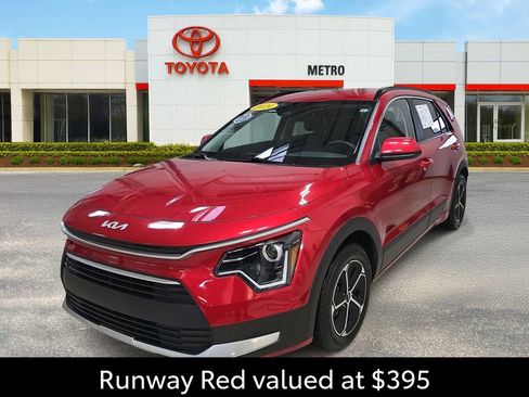 Used 2024 Kia Niro LX image 1