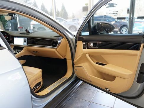 Used 2019 Porsche Panamera 4 image 47