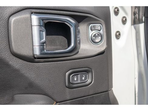 Used 2021 Jeep Gladiator Overland AWD/4WD image 19