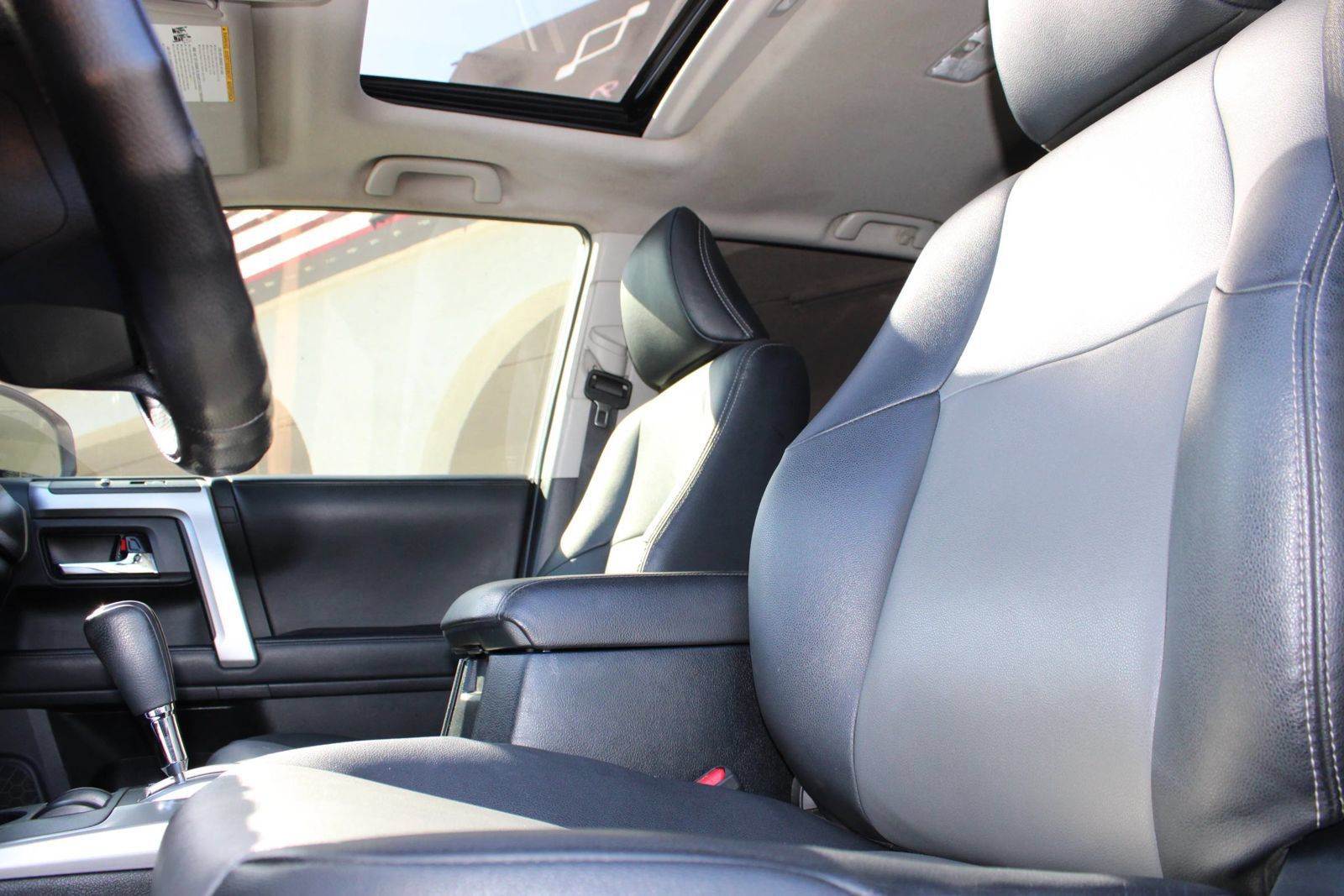 Used 2020 Toyota 4Runner SR5 Premium w/ Moonroof Package RWD image 10