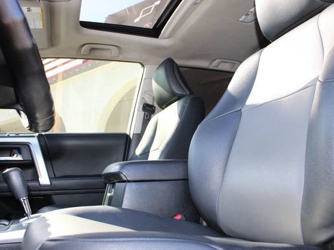 Used 2020 Toyota 4Runner SR5 Premium w/ Moonroof Package RWD image 10