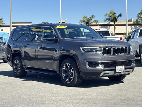 Used 2023 Jeep Wagoneer L Series III w/ Preferred Equipment Group image 3