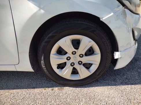 Used 2016 Hyundai Elantra SE FWD image 20