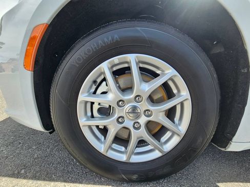 Used 2024 Chrysler Pacifica Touring-L FWD image 24