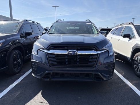 Used 2025 Subaru Ascent Premium image 2