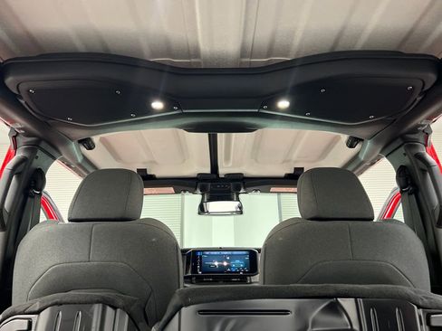 Used 2025 Jeep Wrangler Unlimited Sahara image 31