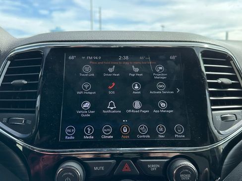 Used 2019 Jeep Grand Cherokee Laredo image 34