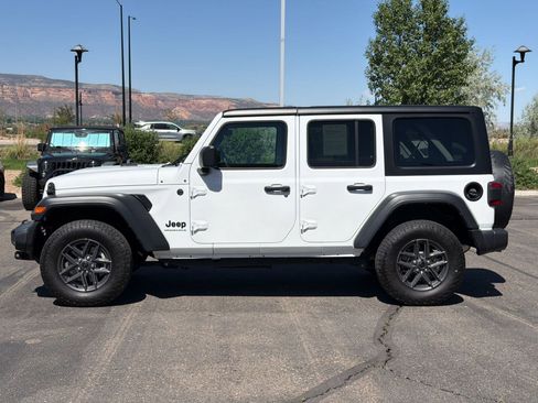 Used 2024 Jeep Wrangler Unlimited Sport AWD/4WD image 2