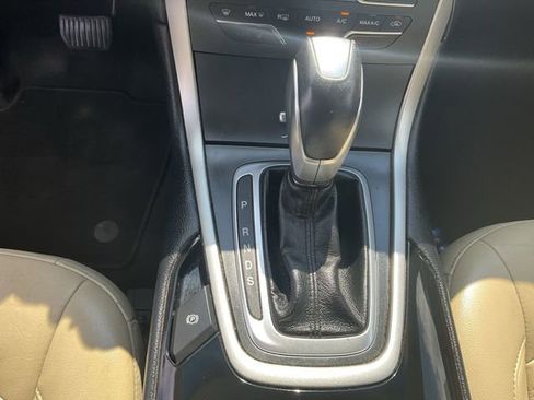 Used 2015 Ford Edge SEL w/ Equipment Group 201A FWD image 22