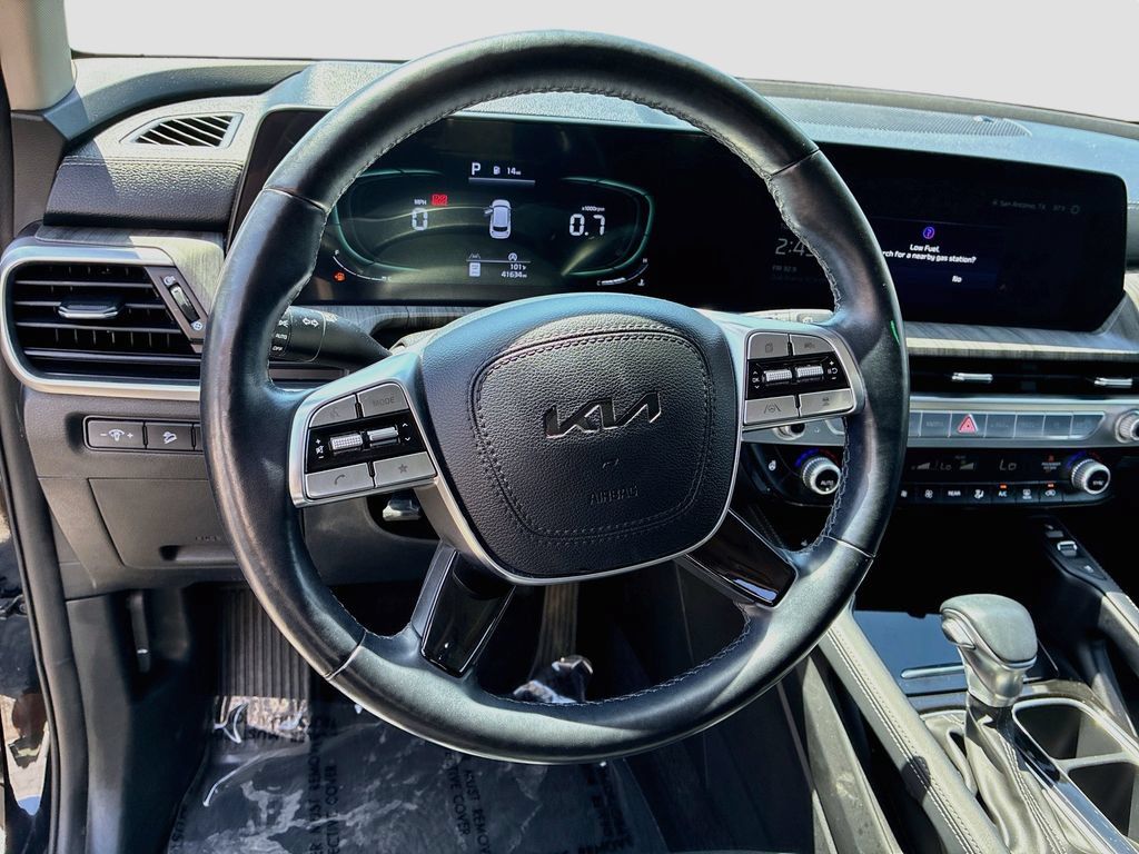 Used 2024 Kia Telluride EX w/ EX Captain's Chair Package AWD/4WD image 11