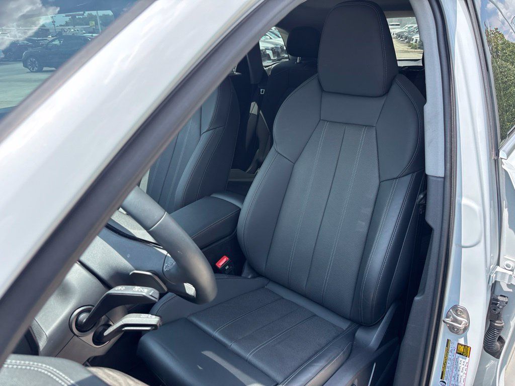 Used 2025 Audi Q5 Premium Plus w/ Premium Plus AWD/4WD image 16