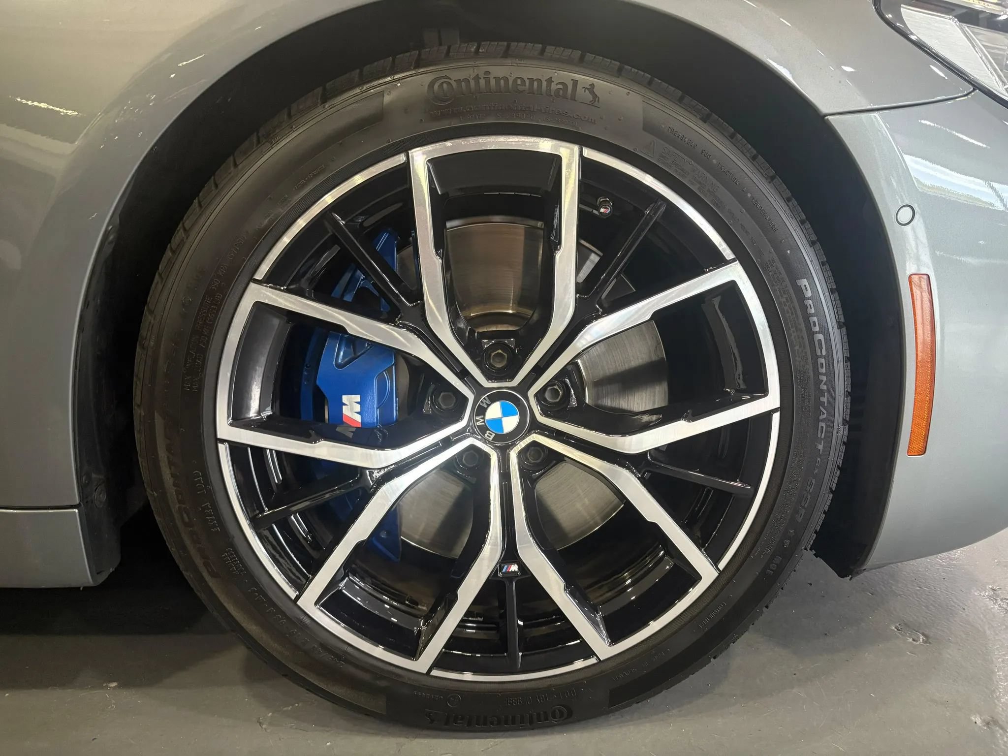 Used 2023 BMW M550i xDrive w/ Executive Package AWD/4WD image 38