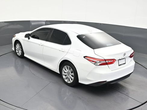 Used 2019 Toyota Camry LE FWD image 17