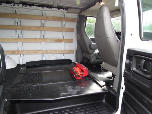 Used 2023 GMC Savana 2500 w/ Driver Convenience Package RWD image 19