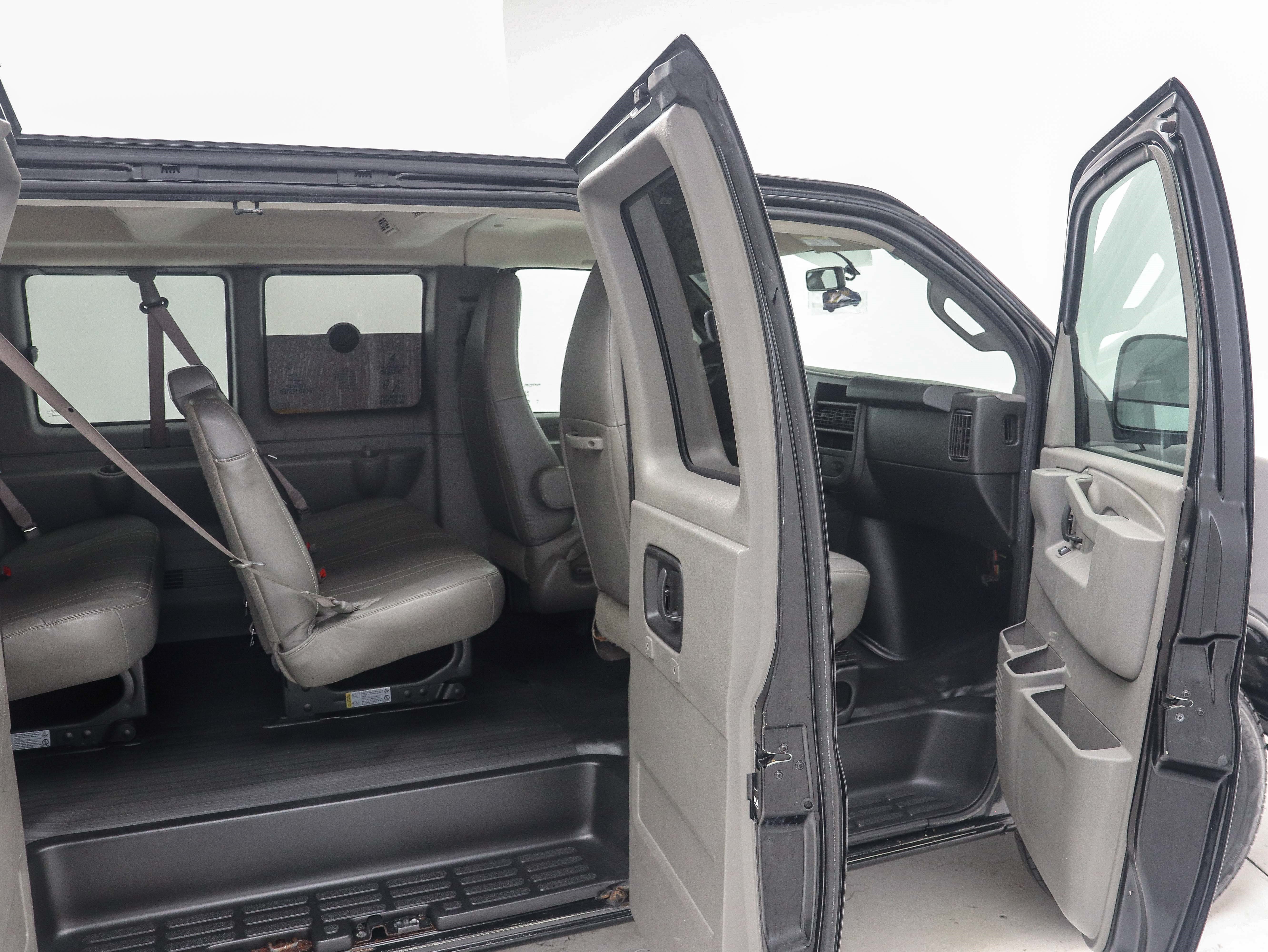 Used 2019 GMC Savana 3500 LS RWD image 11
