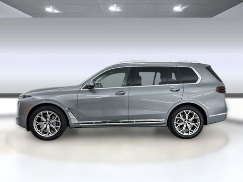 Used 2025 BMW X7 xDrive40i AWD/4WD image 2