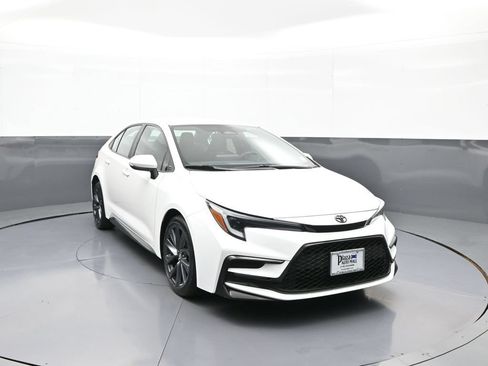 Certified 2023 Toyota Corolla SE w/ Carpet Mat Package (TMS) FWD image 3