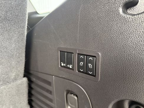 Used 2018 Chevrolet Tahoe LT w/ LT Signature Package image 42