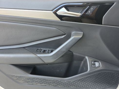 Used 2020 Volkswagen Jetta SEL Premium image 18