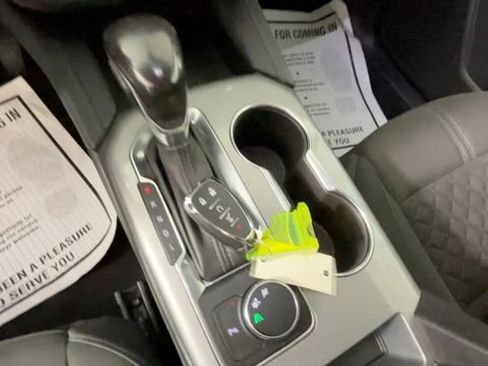 Used 2019 Chevrolet Blazer LT FWD image 28