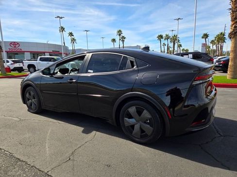 Used 2025 Toyota Prius LE image 5