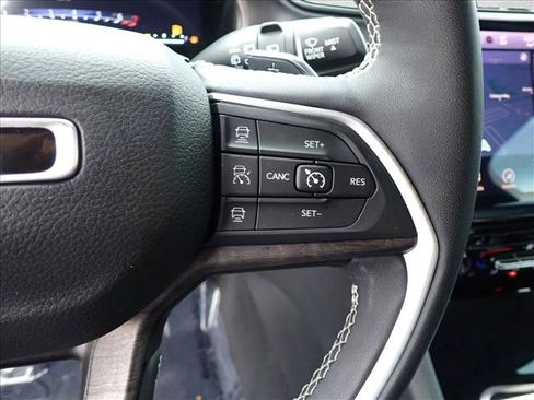 Used 2023 Jeep Grand Cherokee Limited AWD/4WD image 18
