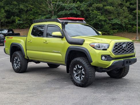 Used 2023 Toyota Tacoma TRD Off-Road AWD/4WD image 11
