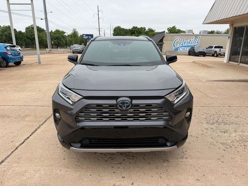 Used 2020 Toyota RAV4 XSE AWD/4WD image 2