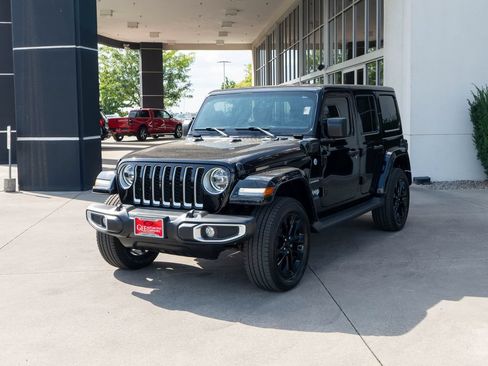 Used 2021 Jeep Wrangler Unlimited Sahara AWD/4WD image 3