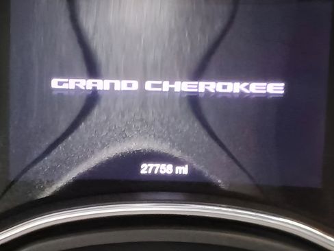 Used 2018 Jeep Grand Cherokee Limited image 18