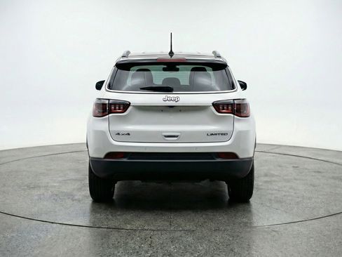 Used 2025 Jeep Compass Latitude AWD/4WD image 7