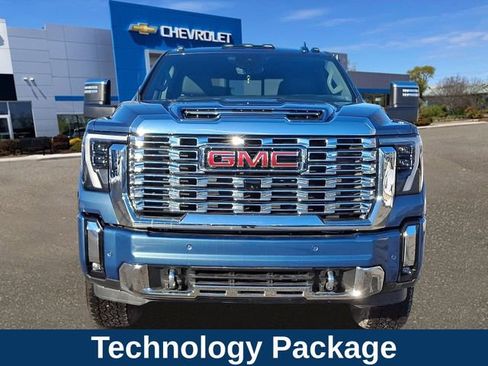 Used 2025 GMC Sierra 3500 Denali w/ Technology Package image 2