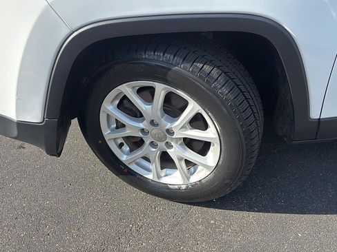 Used 2016 Jeep Cherokee Latitude FWD image 5